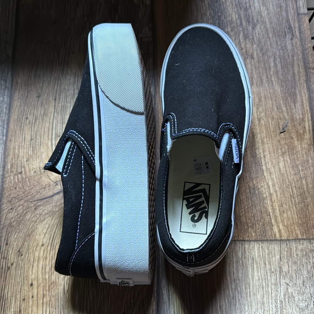 Vans platform shoe